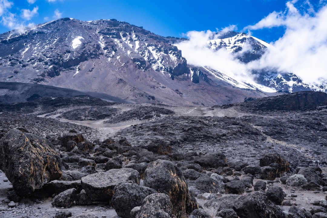 Guía de Costos para Escalar el Kilimanjaro